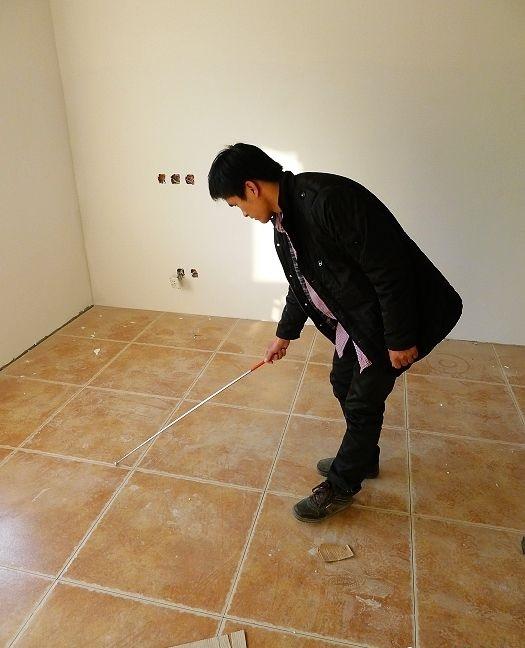 地面光滑可以直接贴瓷砖吗,光滑的水泥地面可以贴瓷砖吗(3)