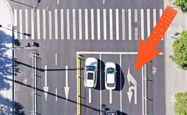 右转如果等红灯了算违章吗,在右转车道等红灯算不算违章(5)