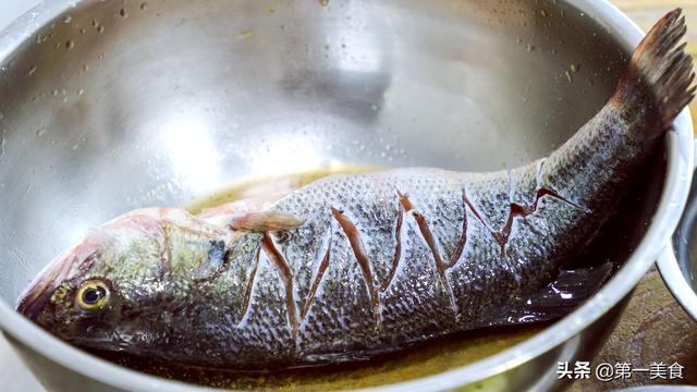 淡水鲈鱼的正确做法,淡水鲈鱼家常做法(3)