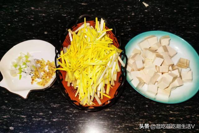 蒜黄怎么做汤好喝,蒜黄清淡汤正宗做法(4)