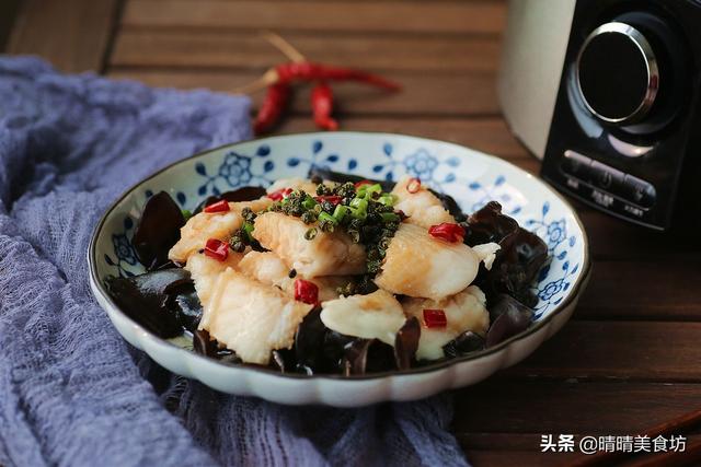 龙利鱼的做法鱼头汤,龙利鱼萝卜丝汤的正宗做法(1)