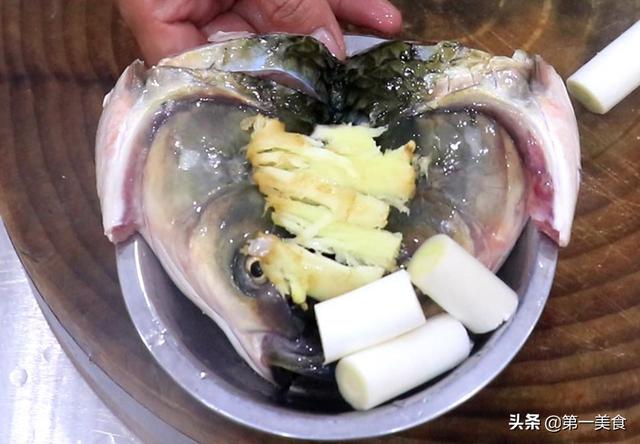草鱼肚子有水很软还能吃吗,草鱼肚子里白色肉能吃吗(4)