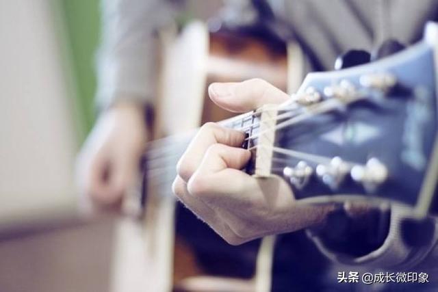 吉他练多久手指才不疼,吉他左手按弦太难了怎么办(5)