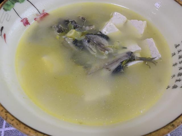 广东炖黄骨鱼汤的做法,黄骨鱼鸡蛋炖汤的做法(2)
