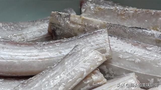 吃不完的带鱼酥怎么做,带鱼酥皮的做法(4)