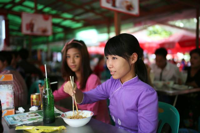 缅甸女孩的家庭条件,缅甸女孩子好找吗(2)