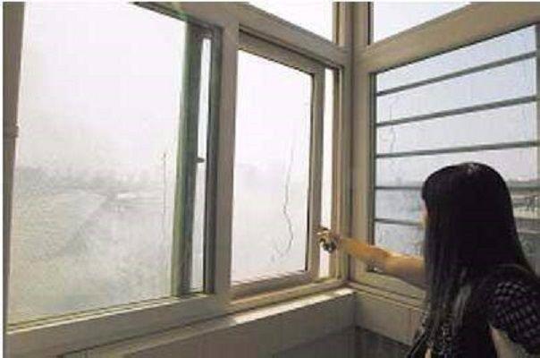 窗户缝漏风的处理办法,窗户顶部缝隙漏风解决办法(2)