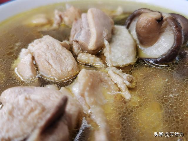 原味鸡汤的正宗做法,炖鸡汤放什么材料好吃(2)