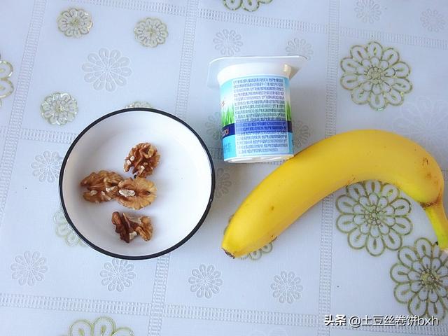 香蕉核桃乳奶昔怎么做,香蕉牛奶奶昔的做法窍门图片(3)