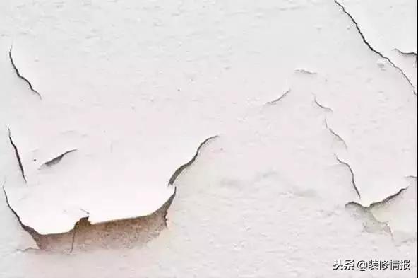 用石膏修补墙面裂缝的步骤,墙面脱落修补用石膏好还是粘粉好(2)