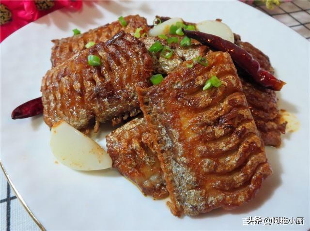红烧带鱼最简单做法不油炸,不用油煎红烧带鱼的正确方法(8)