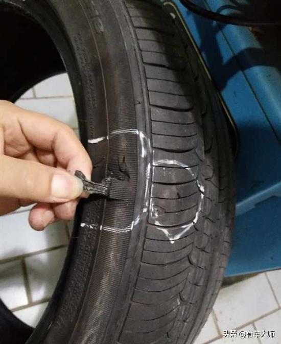 轮胎有划痕没有必要补,轮胎有轻微划痕还能用吗(2)