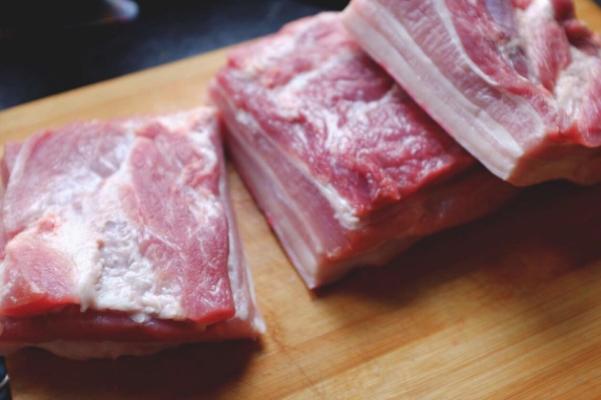 东坡肉怎么做不油腻,东坡肉做法吃起来不油腻(2)