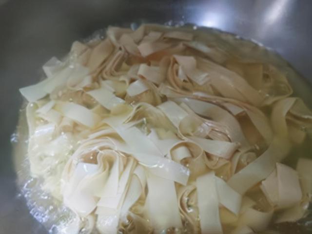 西安煎豆皮做法,香煎豆皮详细做法(4)