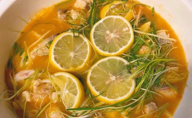 黄骨鱼鸡蛋番茄汤的家常做法,黄骨鱼鸡蛋炖汤的做法(2)