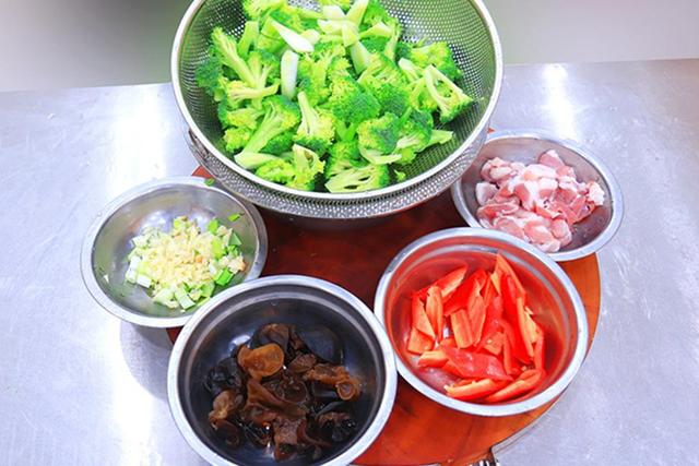 大红椒和什么菜炒好吃,大红椒怎么做小菜好吃(12)