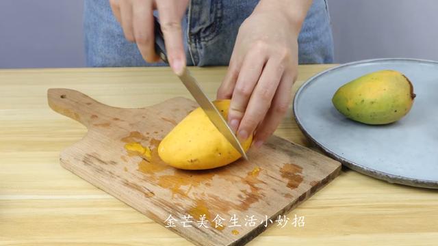 怎么切小芒果图解窍门,切大芒果最简单的方法(2)