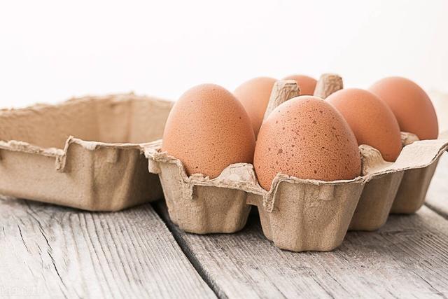 60岁以上每天吃两个鸡蛋有好处吗,60岁的女人能每天吃一个鸡蛋吗(4)