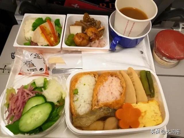 飞机上小食和正餐有什么区别,飞机有小食和有餐食的区别(3)