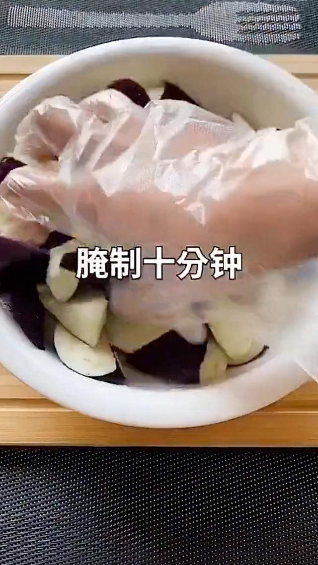 焦烧土豆的做法,焦香脆皮土豆的做法(3)
