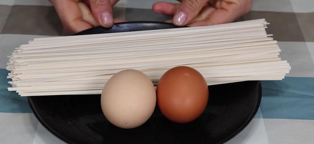 下挂面打荷包蛋的方法,水煮挂面荷包蛋正确做法(1)
