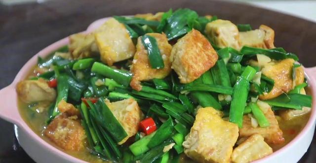 豆腐炖韭菜怎么做好吃的,豆腐煮韭菜的做法大全家常视频(1)