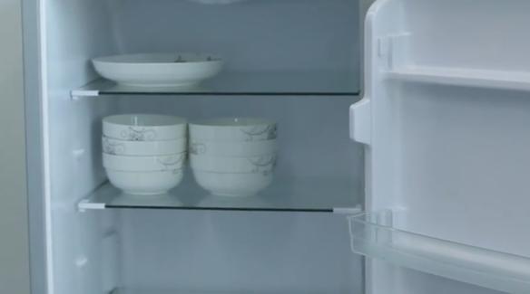 用旧冰箱做碗柜效果图,冰箱打死不放三样东西(1)