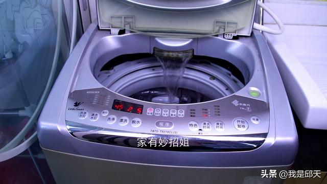 洗衣机洗完衣服满是水,洗衣机洗完衣服都是水怎么回事(1)