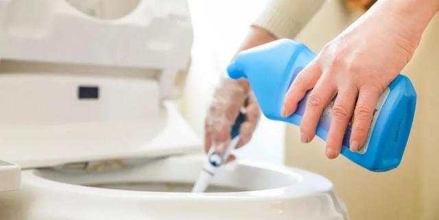 打扫客房最快方法,客房打扫八个步骤(4)