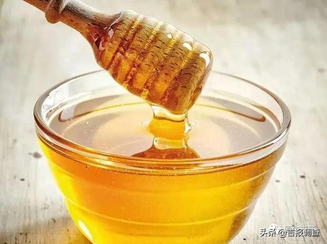 老年人喝蜂蜜有哪些好处和坏处,老年人喝蜂蜜有什么不好(1)