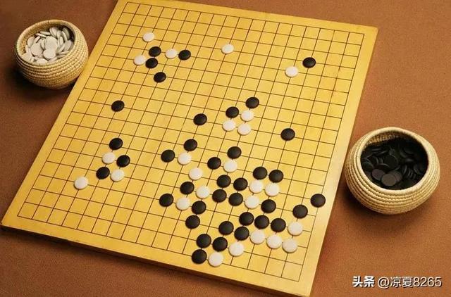 围棋黑棋白棋数量,围棋白棋和黑棋各要多少颗才能赢(1)