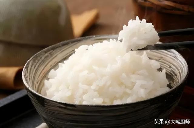 大米怎样炒的熟,熟的大米怎么炒才能好吃(1)