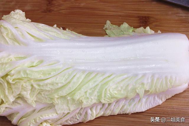 塑料桶腌酸菜怎么放水,用塑料袋腌酸菜加水吗(2)