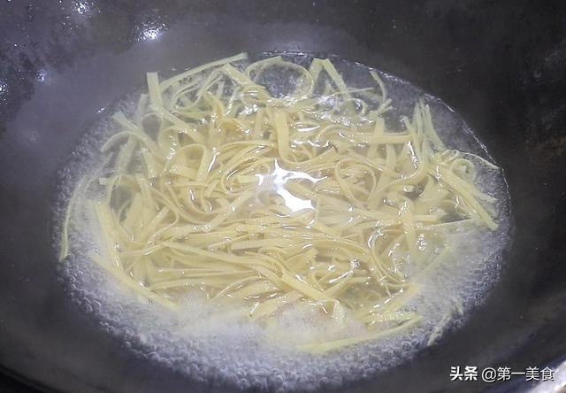 蒜香肉塌鱼的正确做法,干锅炝锅鱼的做法最正宗的做法(4)