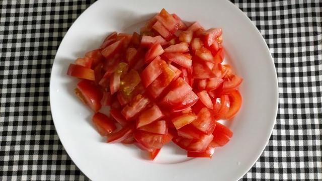 黄瓜和西红柿怎么做简单又好吃,西红柿黄瓜的正确做法大全(4)
