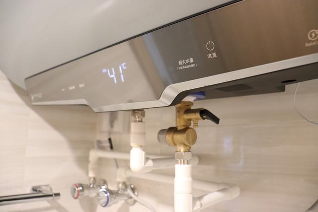 新装的热水器出水小怎么解决,新装热水器出水量小是怎么回事(1)