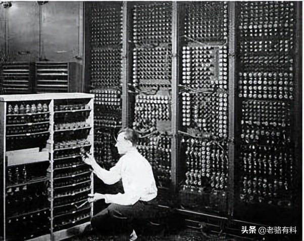 世界上第一台电子计算机图片,关于世界上第一台电子计算机错误的是(3)
