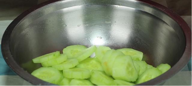 素炖黄瓜怎么做好吃,素烧黄瓜的做法大全(4)