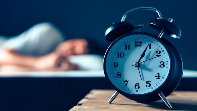 53岁男人每天睡几个小时最好,中年男人每天睡几个小时最好(3)