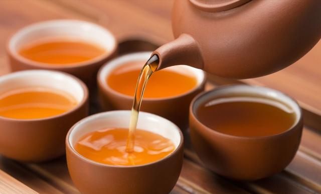 冬天喝红茶好还是喝绿茶好为什么,秋冬季喝红茶好还是绿茶好(1)