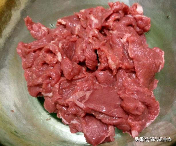 牛肉炒几分钟最嫩,生牛肉炒多久才嫩(3)