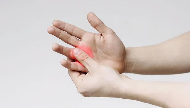 手指关节感觉有小虫爬似的,手指关节疼抹点什么药(1)