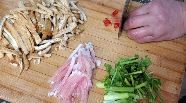 蒜黄豆腐鸡蛋汤的做法,清炖豆腐鸡蛋汤的家常做法(3)