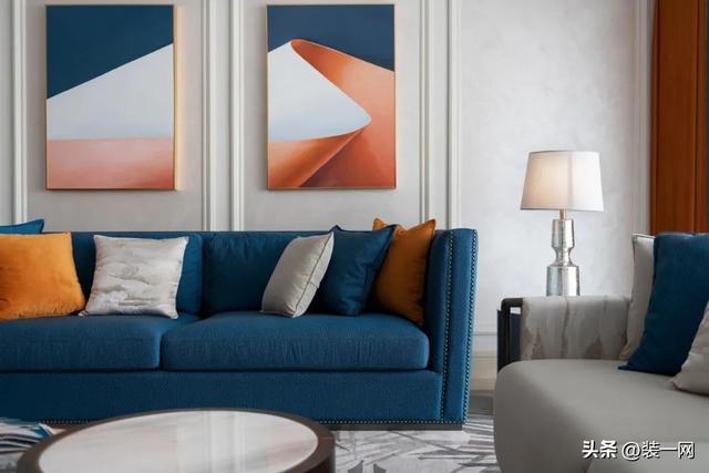 蓝色沙发怎么搭配背景画,深色沙发和背景画怎么搭配颜色(4)