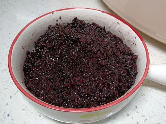 黑糯米饭的家常做法,怎样煮黑糯米饭好吃(4)