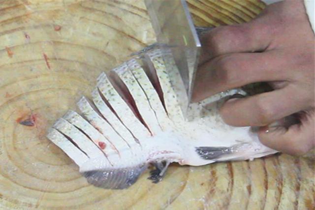 蒜蓉焖黄鱼的做法大全,蒜爆黄鱼的做法(2)