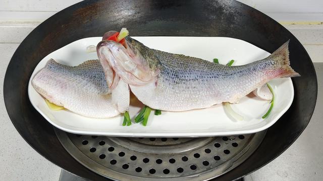 清蒸海鱼的正确做法视频,清蒸海鱼的最佳方法(2)