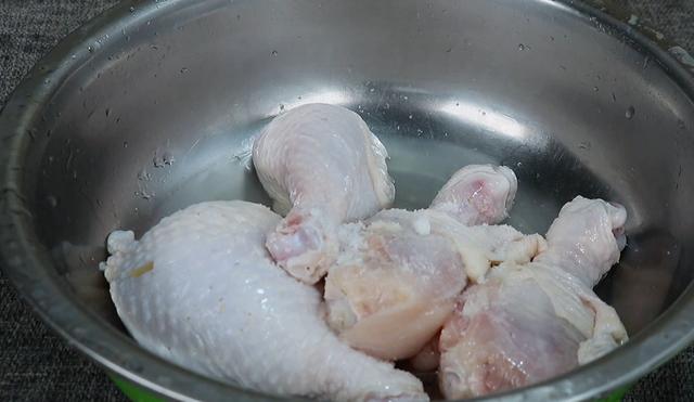 烤鸡腿家常做法简单好吃,家用烤箱烤鸡腿的做法(3)