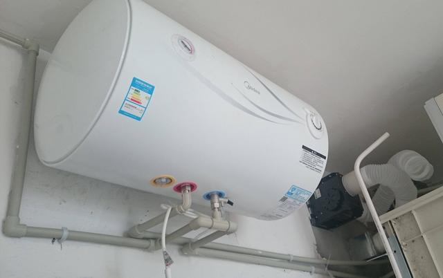 热水器插座进入水汽安全吗,热水器下方有插座开关安全吗(3)