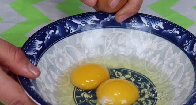 用蛋清打蛋花的方法,蛋清打蛋花的技巧(5)